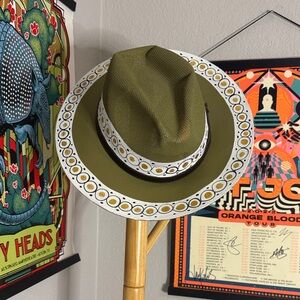 Source Unknown Olive Green Hat with Patterned Brim